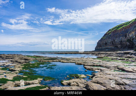 Staithes Strand im Sommer. Einen wunderbaren Strand an der nordöstlichen Küste von England. Stockfoto