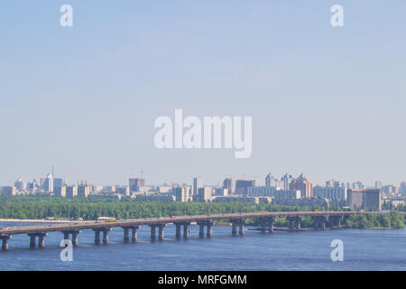 View of the city of Kiev from a height. City landscape. Overcast sky Stockfoto