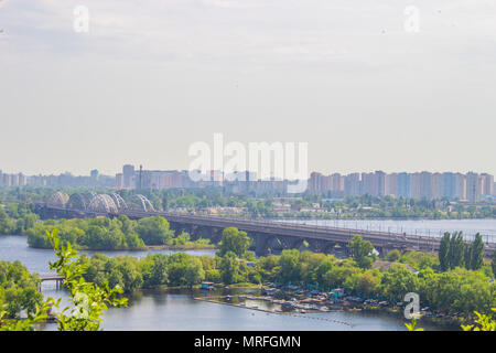 View of the city of Kiev from a height. City landscape. Overcast sky Stockfoto