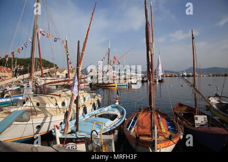 Holz- Segelboote in St. Tropez Alter Hafen Stockfoto