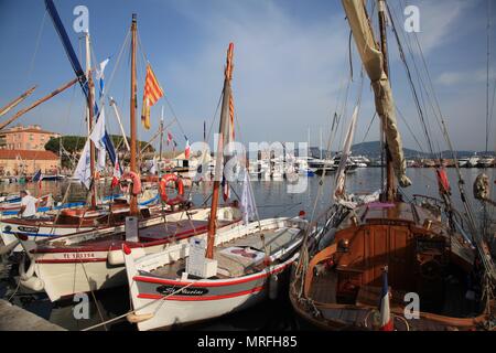 Holz- Segelboote in St. Tropez Alter Hafen Stockfoto