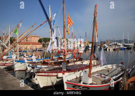 Holz- Segelboote in St. Tropez Alter Hafen Stockfoto