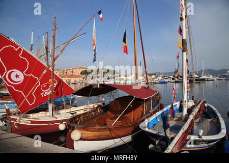 Holz- Segelboote in St. Tropez Alter Hafen Stockfoto