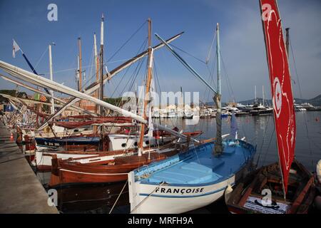 Holz- Segelboote in St. Tropez Alter Hafen Stockfoto