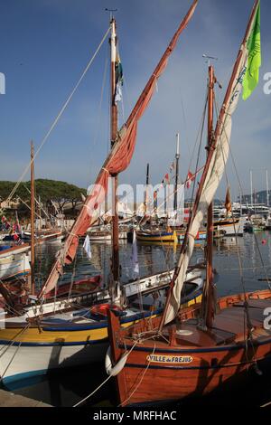 Holz- Segelboote in St. Tropez Alter Hafen Stockfoto