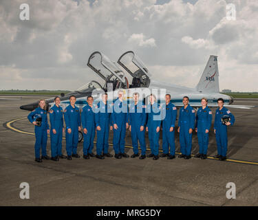 Die 2017 NASA-Astronaut Klasse: (von links) Zena Cardman, Jasmin Moghbeli, Jonny Kim, Frank Rubio, Matthew Dominick, Warren Hoburg, Robb Kulin, Kayla Barron, Bob Hines, Raji Chari, Loral O'Hara und Jessica Watkins. Photo Credit: NASA/Robert Markowitz Stockfoto