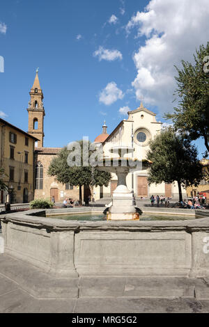 Basilica di Santo Spirito, mit achteckigem Brunnen, Oltrarno Viertel, Piazza Santo Spirito, Florenz, Toskana, Italien, Europa, Stockfoto
