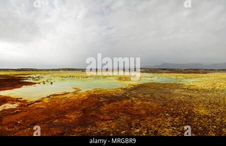 Panorama innen Dallol vulkanischen Krater in der danakil Depression, Äthiopien Stockfoto