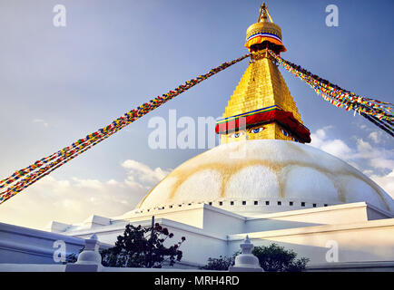 Bodnath großen buddhistischen Stupa mit Gebetsfahnen in Kathmandu Stockfoto