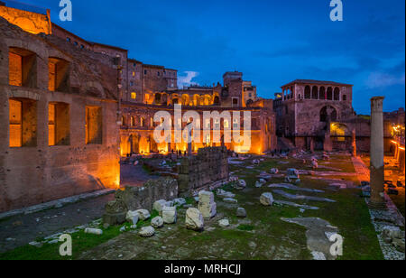 Der Trajan Markt bei Sonnenuntergang in Rom, Italien. Stockfoto