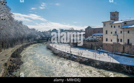 Schnee in Rom im Februar 2018, Tiberinsel am Morgen, Italien. Stockfoto