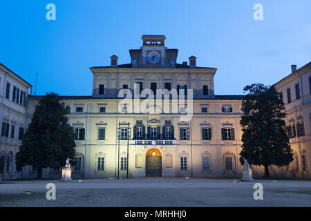 PARMA, Italien - 18 April 2018: Der Palast Palazzo Ducale - Ducal Palace in der Abenddämmerung. Stockfoto