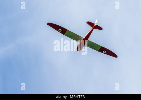 Alte Segelflugzeuge fliegen den Himmel Stockfoto