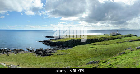 Der Leuchtturm und Cliff Neist Point auf Skye - Schottland Stockfoto