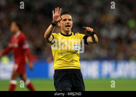 Schiedsrichter Milorad Mazic beim UEFA Champions League-Finale im NSK Olimpiyskiy Stadium, Kiew. DRÜCKEN SIE VERBANDSFOTO. Bilddatum: Samstag, 26. Mai 2018. Sieh dir die Geschichte der PA Soccer Champions League an. Bildnachweis sollte lauten: Mike Egerton/PA Wire Stockfoto