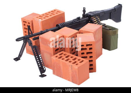 M60 Maschinengewehr mit amminition Klebeband isoliert auf weißem Stockfoto