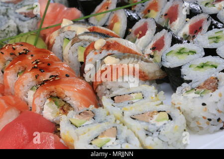 Eine große Auswahl an Sushi Rollen Stockfoto