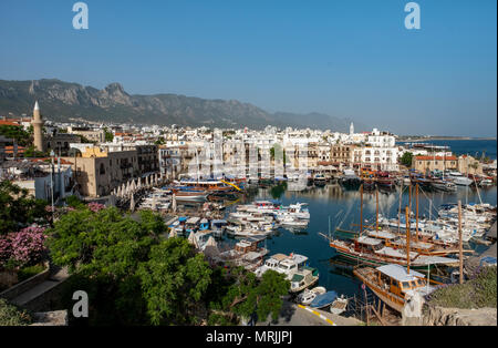 Blick auf den Hafen von Kyrenia (türkisch: Girne) Nordzypern Stockfoto