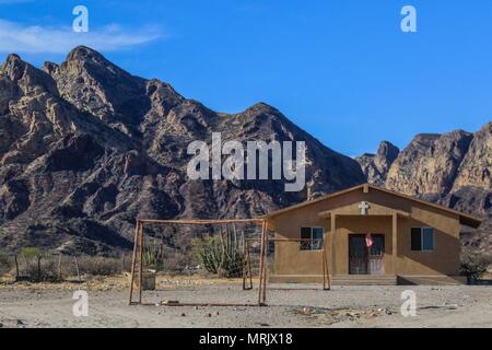 Bericht über das Leben und die Bewohner der Fischerei der Gemeinschaft La Manga, eine Kolonie, die scheint so marginal als privilegierte die Vorteile von Meer, suchen Stockfoto