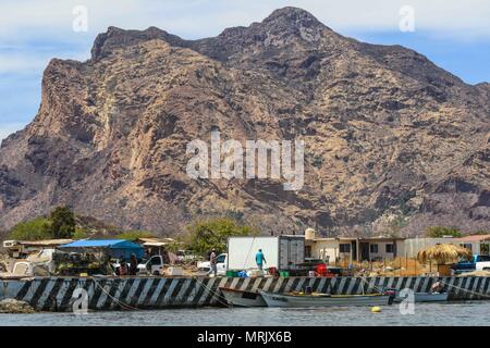 Bericht über das Leben und die Bewohner der Fischerei der Gemeinschaft La Manga, eine Kolonie, die scheint so marginal als privilegierte die Vorteile von Meer, suchen Stockfoto