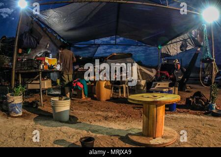 Bericht über das Leben und die Bewohner der Fischerei der Gemeinschaft La Manga, eine Kolonie, die scheint so marginal als privilegierte die Vorteile von Meer, suchen Stockfoto