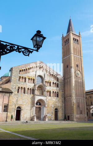 Parma - die Kuppel - Dom (La Kathedrale Santa Maria Assunta) und Baptisterium. Stockfoto