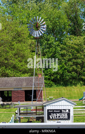 Strasburg, PA, USA - 23. Mai 2018: Ein typischer Bauernhof Mühle an der amischen Dorf in Lancaster County, eine beliebte Touristenattraktion. Stockfoto