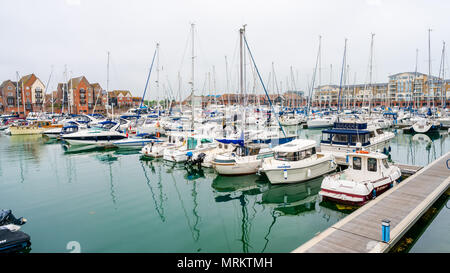 EASTBOURNE, Sussex, UK - Mai 20,2018: Das 1993 eröffnete, Sovereign Harbour in Eastbourne besteht aus vier separaten Häfen, und mehrere Stunden Stockfoto