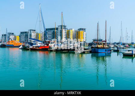 EASTBOURNE, Sussex, UK - Mai 20,2018: Das 1993 eröffnete, Sovereign Harbour in Eastbourne besteht aus vier separaten Häfen, und mehrere Stunden Stockfoto