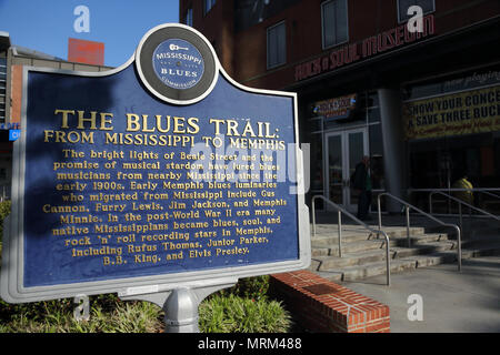 Ein Mississippi Blues Trail Marker außerhalb des Rock n Soul Museum. Memphis Tennessee, USA Stockfoto