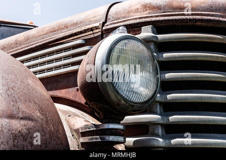 Kokomo - ca. Mai 2018: alte, rostige Diamond T Pickup Truck II. Stockfoto