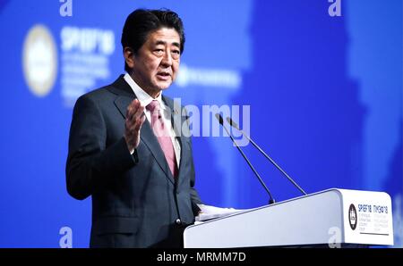 Der japanische Ministerpräsident Shinzo Abe Adressen der Plenarsitzung der 22 St. Petersburg International Economic Forum 25. Mai 2018 in Sankt Petersburg, Russland. (Russische Vorsitz über Planetpix) Stockfoto