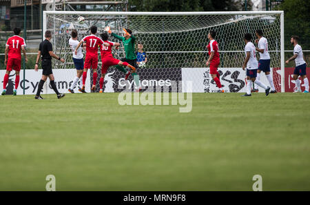 Aubagne, Stade De Lattre Stadion in Aubagne. 26 Mai, 2018. England's Dael Braten (3. L) Kerben während des Toulon Turniers 2018 Gruppe A, Erste Übereinstimmung zwischen China und England, im Stade De Lattre Stadion in Aubagne, Frankreich am 26. Mai 2018. England gewann 2-1. Credit: Jin Yu/Xinhua/Alamy leben Nachrichten Stockfoto