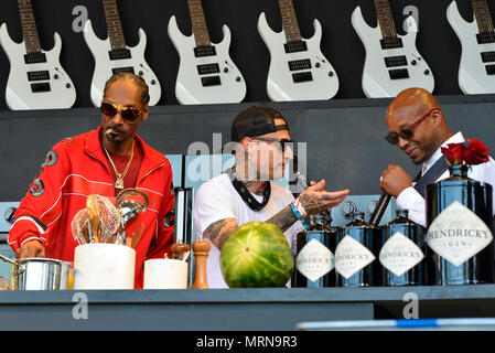 Napa, Kalifornien, 26. Mai 2018, Snoop Dogg, Michael Voltaggio und Warren G auf dem Williams und Sonoma kulinarische Bühne am 2018 BottleRock Festival in Napa, Kalifornien, Kredit: Ken Howard/Alamy leben Nachrichten Stockfoto