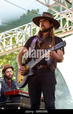 Napa, Kalifornien, 26. Mai 2018, Lucas Nelson und das Versprechen der Real auf der Bühne im Jahr 2018 BottleRock Festival in Napa, Kalifornien, Kredit: Ken Howard/Alamy leben Nachrichten Stockfoto