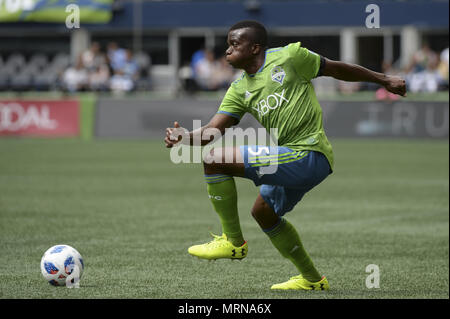 Seattle, Washington, USA. 26 Mai, 2018. MLS Fußball 2018: Der Akustische Signalgeber NOUHOU (5) schiebt das Feld als Real Salt Lake besucht den Seattle Sounders in einem MLS-Match im Century Link Feld in Seattle, WA. Credit: Jeff Halstead/ZUMA Draht/Alamy leben Nachrichten Stockfoto