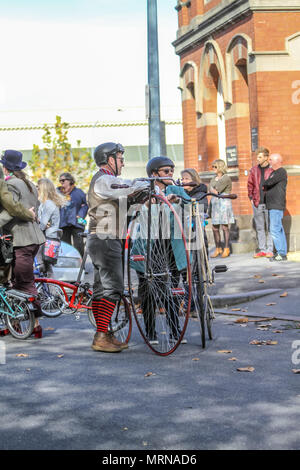 Ballarat, Victoria, Australien, 27. Mai 2018 - die Teilnehmer der jährlichen BLM Tweed Fahrt Kleid in Ihren besten Dapper und elegante Tweed für eine Fahrt durch die Ballarat schönen Strassen. Der Tweed Fahrt ist Teil der Ballarat Erbes. Credit: Brett Keating/Alamy leben Nachrichten Stockfoto