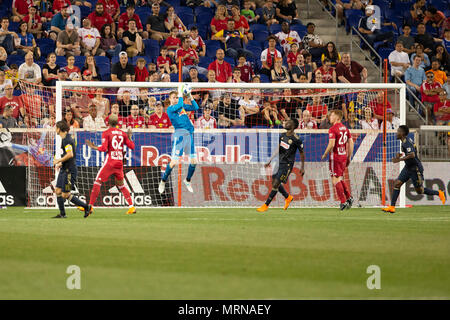 Harrison, NJ - 26. Mai 2018: Torhüter Ryan Meara (18) der Red Bulls speichert während der regulären MLS Spiel gegen Philadelphia Union bei Red Bull Arena Spiel endete im Draw 0 - 0 Credit: Lev radin/Alamy leben Nachrichten Stockfoto