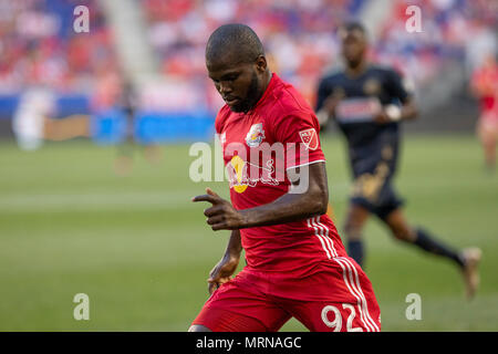 Harrison, NJ - 26. Mai 2018: kemar Lawrence (92) Red Bulls ball Kontrollen bei den regelmäßigen MLS Spiel gegen Philadelphia Union bei Red Bull Arena Spiel endete im Draw 0 - 0 Credit: Lev radin/Alamy leben Nachrichten Stockfoto