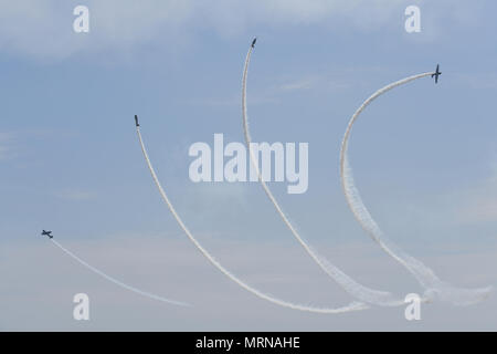 New York, USA. 26 Mai, 2018. GEICO Skytypers Team führt während der 15. jährlichen Bethpage Air Show über die Jones Beach in New York, USA, am 26. Mai 2018. Credit: Li Rui/Xinhua/Alamy leben Nachrichten Stockfoto