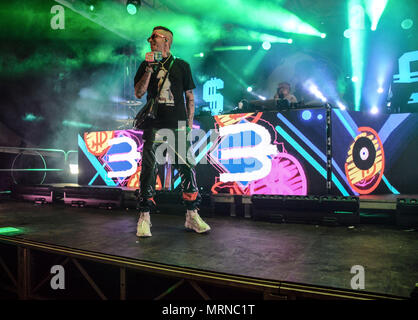 Neapel, Italien. 26. Mai, 2018. Die Italienischen rapper Sfera Ebbasta, "König der Trap' live auf der Bühne'Arenile di Bagnoli" in Neapel, Italien für sein Konzert "Rockstar Tour 2018". Credit: Mariano Montella/Alamy leben Nachrichten Stockfoto