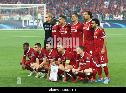 Kiew, Ukraine. 26 Mai, 2018. Liverpool Spieler posieren für ein Gruppenfoto vor dem UEFA Champions League Finale 2018 gegen Real Madrid an NSC Olimpiyskiy Stadion in Kiew, Ukraine. Credit: Oleksandr Prykhodko/Alamy leben Nachrichten Stockfoto