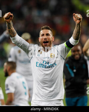 Kiew, Ukraine. 26 Mai, 2018. Sergio Ramos von Real Madrid feiert, nachdem das Finale der UEFA Champions League Spiel zwischen Real Madrid und Liverpool an olimpiyskiy National Sports Complex am 26. Mai 2018 in Kiew, Ukraine. (Foto von Daniel Chesterton/phcimages.com) Credit: PHC Images/Alamy leben Nachrichten Stockfoto