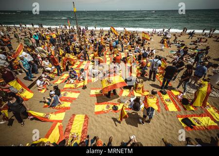 Barcelona, Spanien. 27. Mai, 2018: Demonstranten nehmen an den Strand von Barcelona gegen den Katalanischen separatistenbewegung unter dem Slogan "ohne Gleichheit zu protestieren, gibt es keinen Frieden" Credit: Matthias Oesterle/Alamy leben Nachrichten Stockfoto