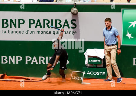 Paris, Frankreich. 27. Mai, 2018. Gael Monfils von Frankreich während seiner Runde 1 am Tag 1 Am 2018 French Open in Roland Garros. Credit: Frank Molter/Alamy leben Nachrichten Stockfoto