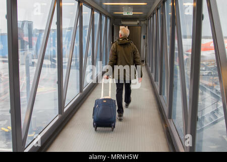 Reykjavik, Island. 27.05.2018. EasyJet Flüge Gesicht Gefahr von Verzögerungen bei der Airline am Mittwoch und Donnerstag erwartet abgebrochen werden, als die französischen Fluglotsen das vierzehnte Zeitraum der industriellen Tätigkeit in diesem Jahr starten. Credit: MediaWorldImages/AlamyLiveNews Stockfoto