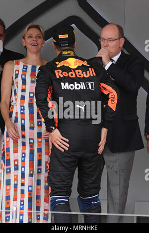 Monaco, Monte Carlo 27.05.2018 Motorsport, Formel 1 Alberto di Monaco und Charlene Wittstock Belohnung der Sieger des Grand Prix von Monte Carlo. Im Bild: Daniel Ricciardo, Lewis Hamilton Credit: Unabhängige Fotoagentur Srl/Alamy leben Nachrichten Stockfoto