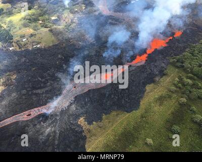 Channelized Lavaströme, Spalte 20 im East Rift Zone vom Ausbruch des Kilauea Vulkans 19. Mai 2018 in Pahoa, Hawaii. Stockfoto