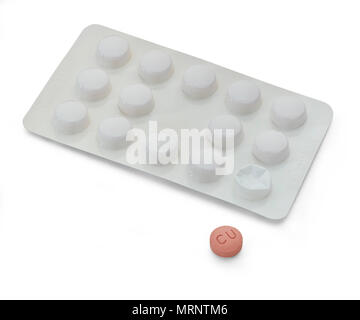 Statin Tablet und Blisterpackung auf weißem Hintergrund Stockfoto