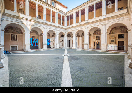 Kreuzgang des Bramante in Santa Maria della Pace, barocke Kirche in der Nähe von Piazza Navona Stockfoto